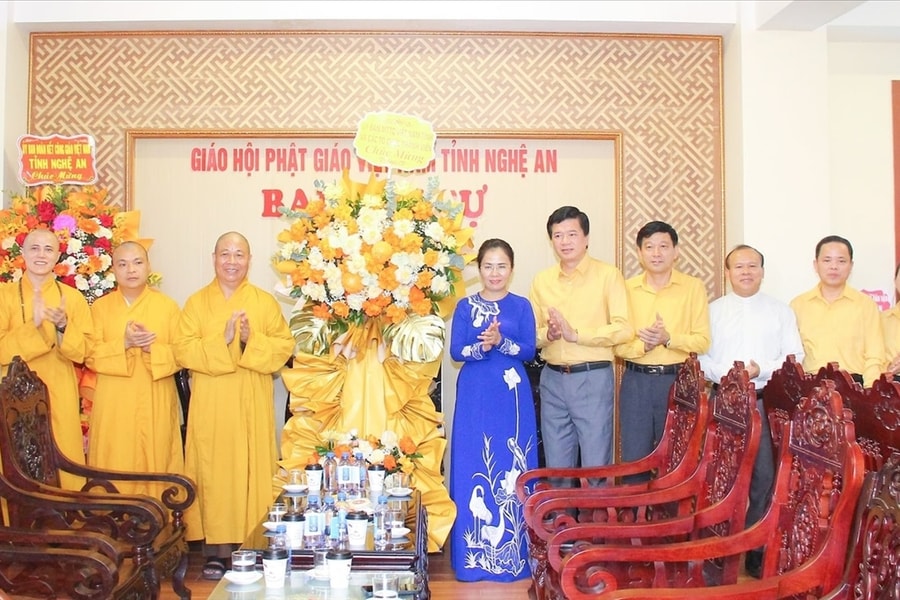 Ủy ban MTTQ Việt Nam tỉnh Nghệ An chúc mừng Giáo hội Phật giáo tỉnh nhân dịp Lễ Vu Lan