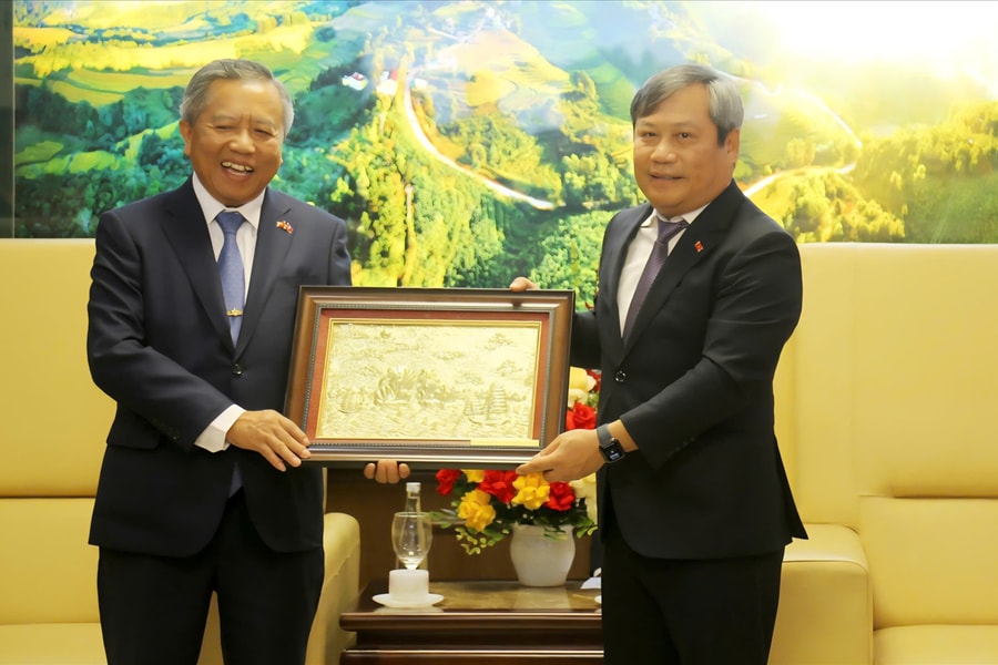 Quảng Ninh tăng cường hợp tác hữu nghị với các địa phương của Lào