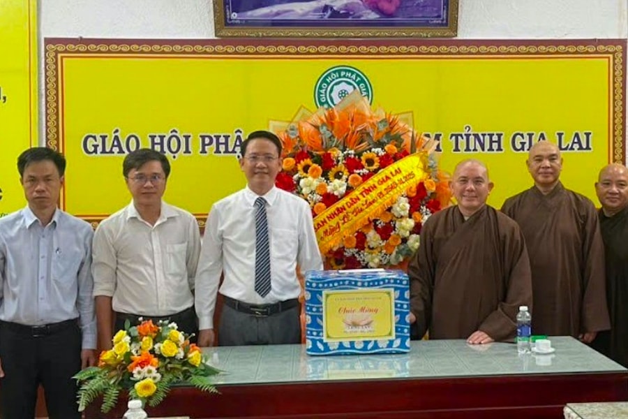 Lãnh đạo Sở Dân tộc và Tôn giáo tỉnh Gia Lai thăm, chúc mừng Ban Trị sự Giáo hội Phật giáo tỉnh nhân dịp Đại lễ Vu lan