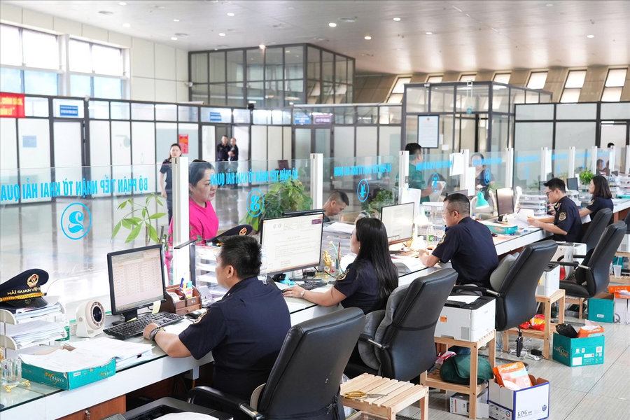 Xuất nhập khẩu tăng nhẹ, thặng dư thương mại duy trì, buôn lậu vẫn diễn biến phức tạp