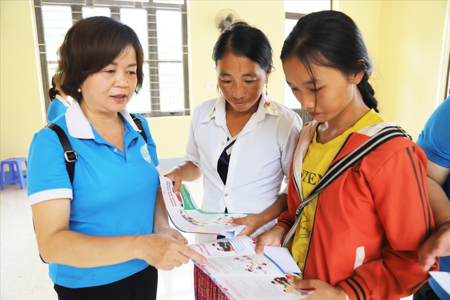 Trang bị kiến thức và nâng cao năng lực lồng ghép giới từ Dự án 8