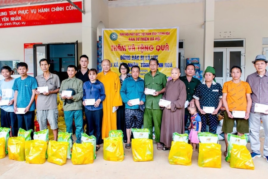 Phật giáo tỉnh Thanh Hóa trao quà từ thiện tại xã Yên Nhân
