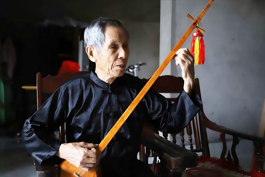 Người dành cả cuộc đời cho văn hóa Tày trên những phím đàn tính