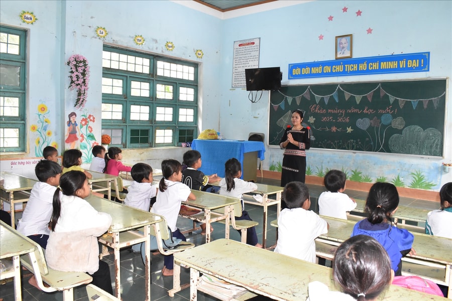 Đăk Tô: Huy động trẻ em dân tộc thiểu số đến lớp