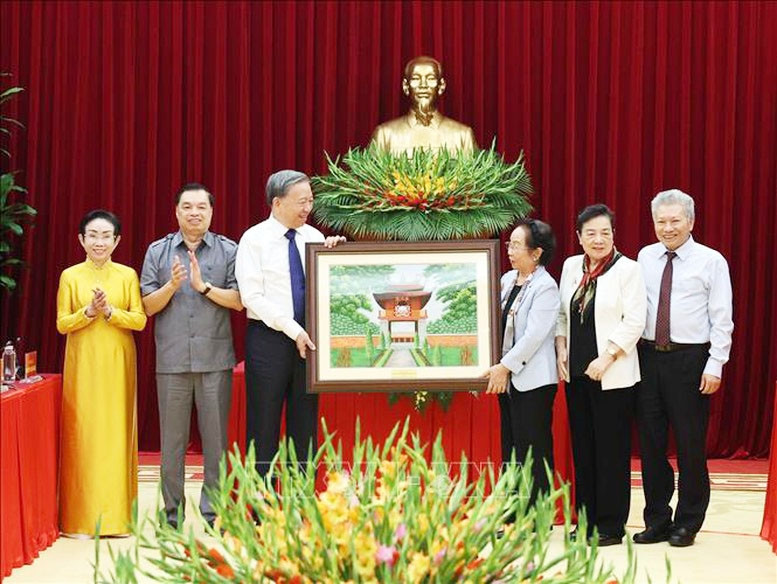 Tổng Bí thư Tô Lâm: Mỗi gia đình là một tế bào học tập, mỗi người dân là một công dân học tập suốt đời