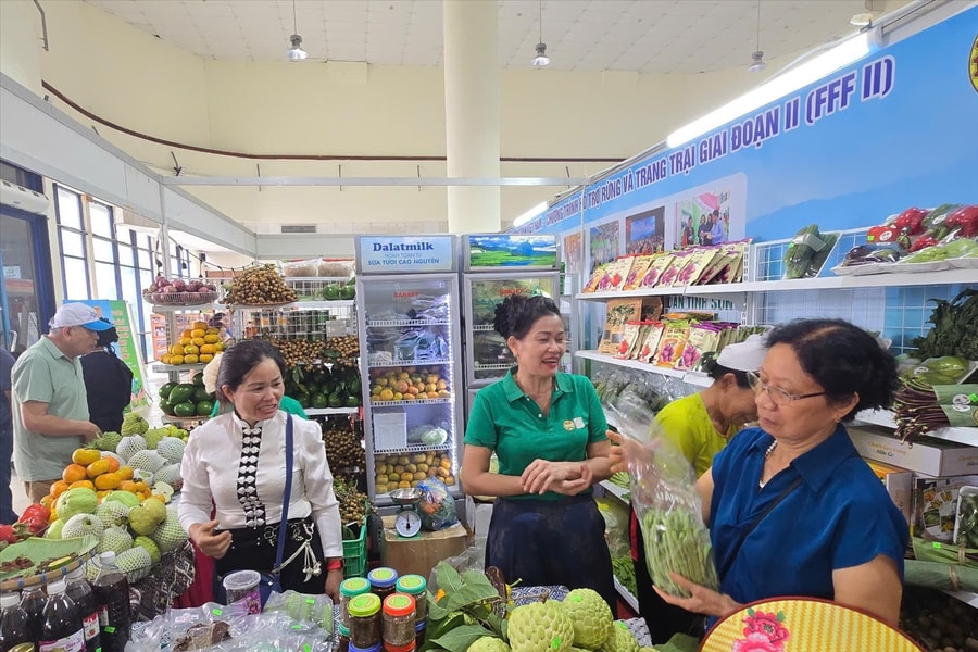 Khai mạc Phiên chợ nông sản, đặc sản vùng miền năm 2025 tại Hà Nội