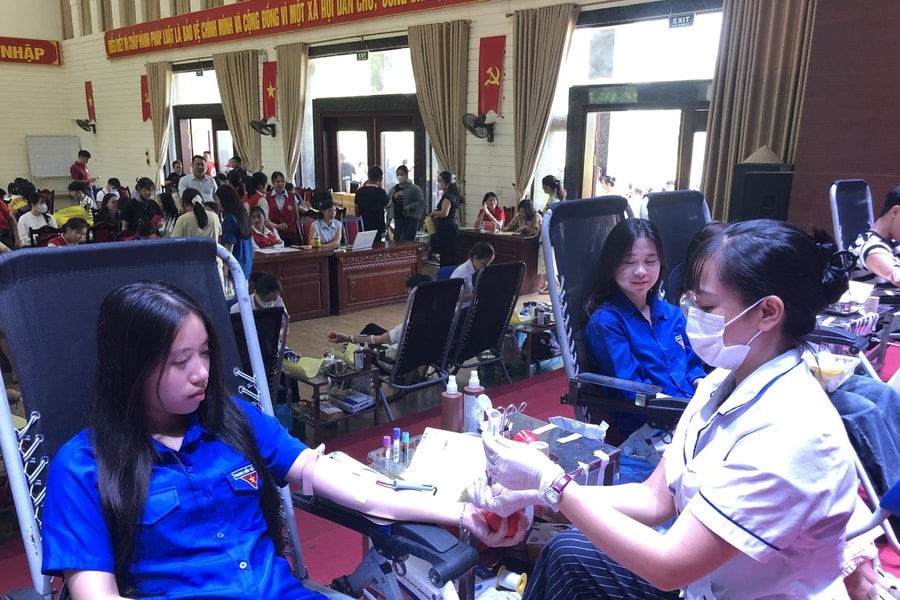 Tiếp nhận trên 400 đơn vị máu trong ngày hội hiến máu tình nguyện
