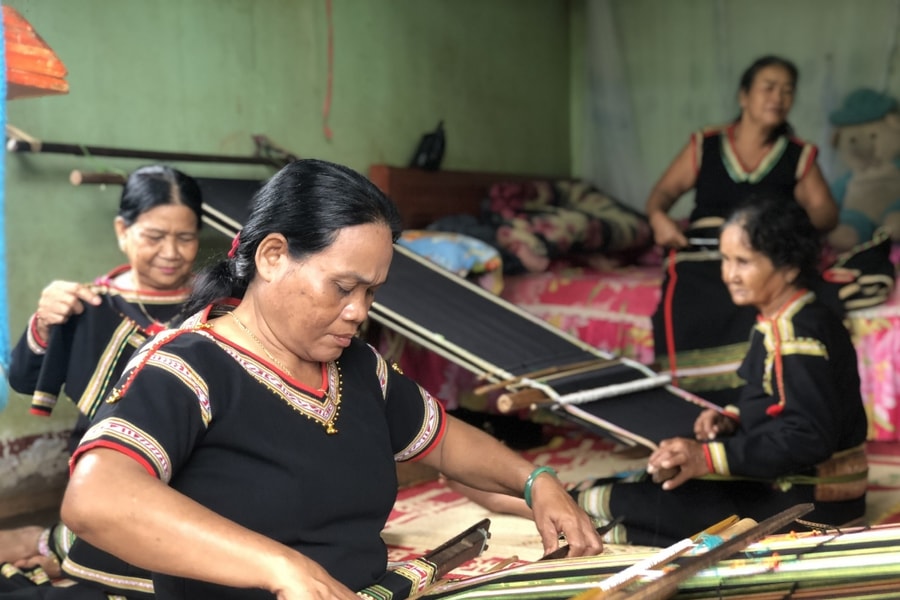 Vượt nghịch cảnh, người phụ nữ Ê Đê khởi nghiệp thành công từ thổ cẩm truyền thống