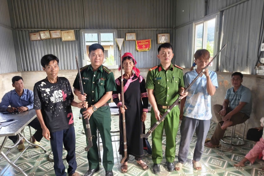 Lai Châu: Bộ đội Biên phòng vận động Nhân dân giao nộp súng tự chế