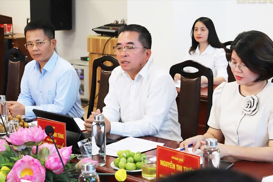 Đoàn công tác Campuchia tìm hiểu mô hình chuyển đổi số báo chí ở Quảng Ninh