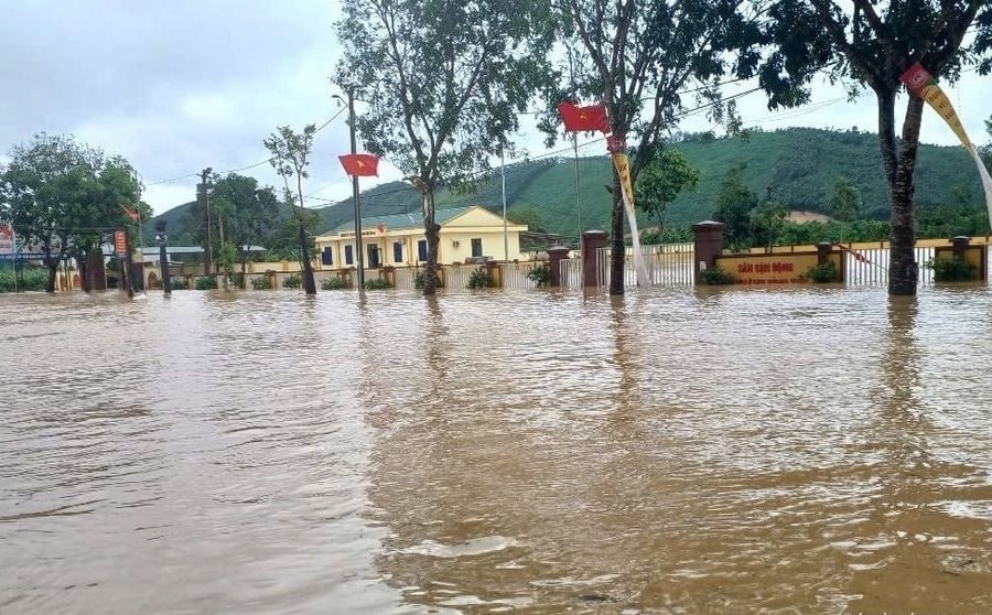 Hàng chục nghìn học sinh Nghệ An vẫn chưa thể tới trường