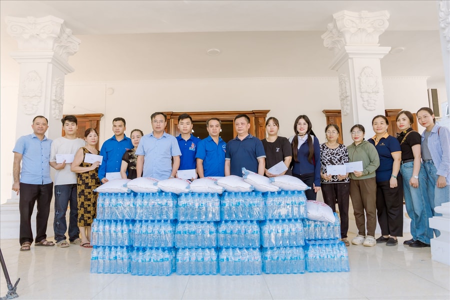 Tuyên Quang: Hiệp hội Du lịch tỉnh sẻ chia khó khăn cùng người dân vùng lũ