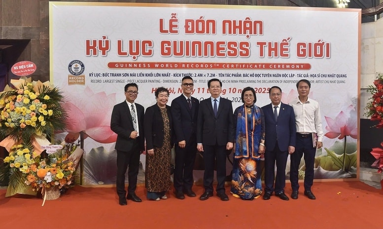 Đón nhận Kỷ lục Guinness Thế giới: Bức tranh sơn mài "Bác Hồ đọc Tuyên ngôn Độc lập"
