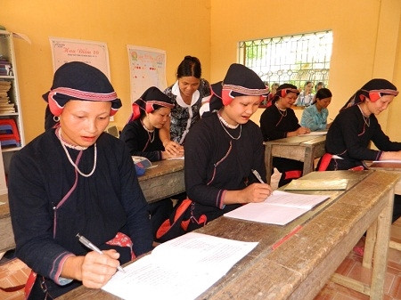 Thống nhất đầu mối công nhận phổ cập, xóa mù chữ