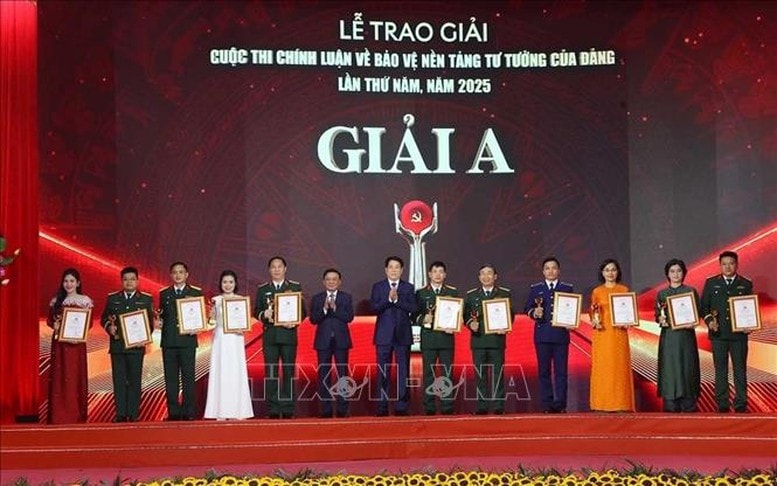 Chủ tịch nước dự Lễ trao giải Cuộc thi Chính luận về Bảo vệ nền tảng tư tưởng của Đảng lần thứ Năm