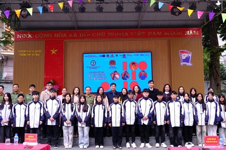 Chiến dịch giới trẻ xứ Lạng ‘Không một mình - Cùng nhau an toàn trực tuyến’
