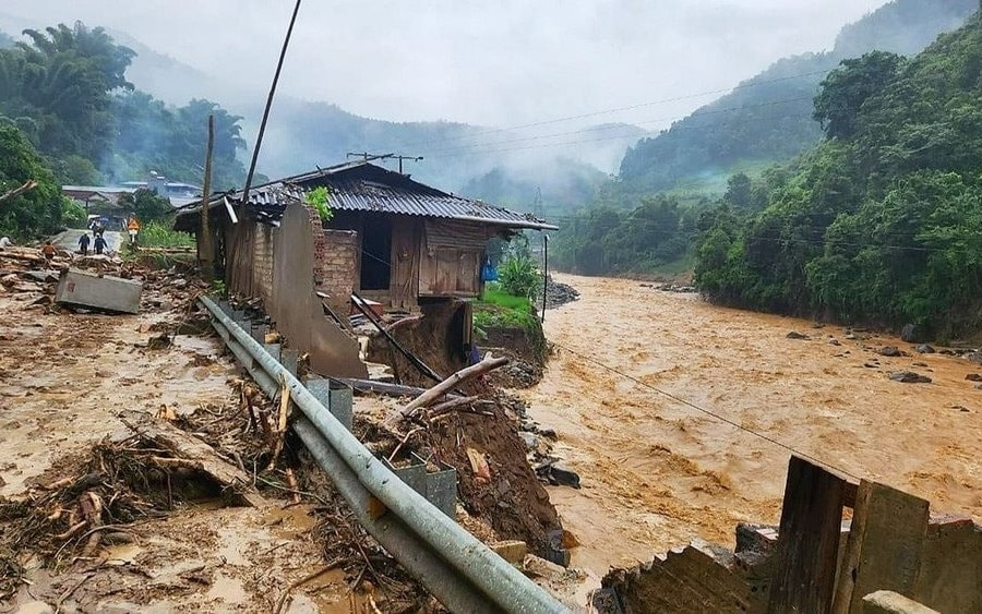 Thủ tướng chỉ đạo tiếp tục triển khai đồng bộ giải pháp ứng phó mưa lớn ở miền Trung