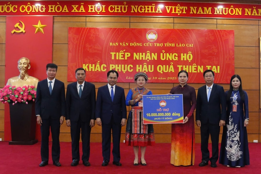 Ủy ban Trung ương Mặt trận Tổ quốc Việt Nam hỗ trợ Lào Cai 10 tỷ đồng khắc phục hậu quả mưa lũ
