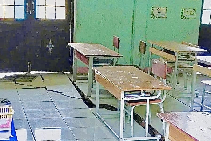 Mưa lũ nguy cơ 1 ngôi trường ở vùng cao Đà Nẵng bị đổ sập