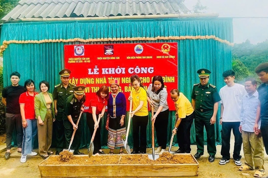 Xây dựng “Nhà tình nghĩa” tặng hộ gia đình đặc biệt khó khăn ở miền Tây xứ Nghệ