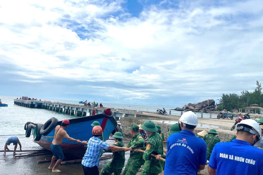 Gia Lai: Kêu gọi tàu thuyền khẩn trương ra khỏi vùng nguy hiểm của bão Kalmaegi