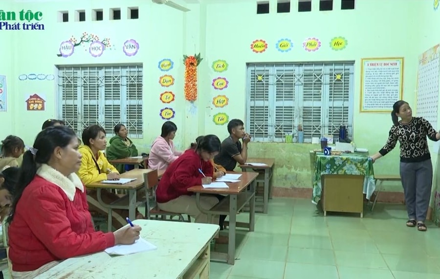 Thắp sáng ước mơ biết chữ của đồng bào vùng cao