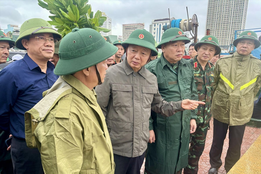 Phó Thủ tướng Trần Hồng Hà kiểm tra, chỉ đạo công tác phòng, chống bão số 13