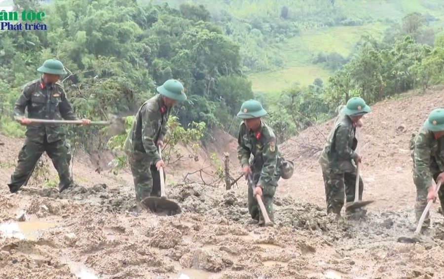 Nỗ lực khắc phục điểm sạt lở, ổn định đời sống đồng bào Xơ Đăng xã Ngọc Linh