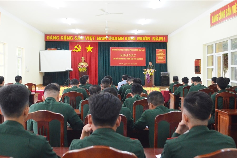 Đắk Lắk: Bồi dưỡng kiến thức dân tộc cho sĩ quan, quân nhân chuyên nghiệp