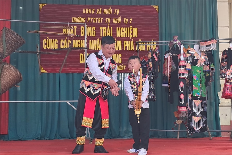Nghệ An: Một cách bảo tồn và lan tỏa nét đẹp bản sắc văn hóa dân tộc hiệu quả nơi học đường