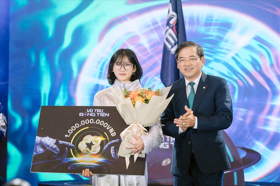 Nữ sinh 20 tuổi gây bất ngờ khi chinh phục giải thưởng 1 tỷ đồng và cơ hội việc làm tại định chế ngân hàng lớn nhất Việt Nam