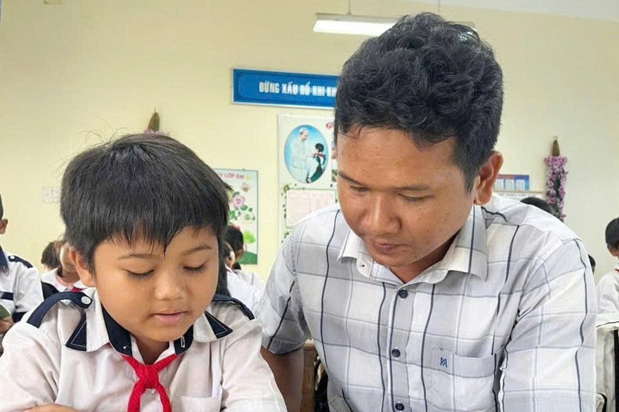 Thầy giáo Ksor Y Giêng - Gương sáng đổi mới trong giáo dục dân tộc