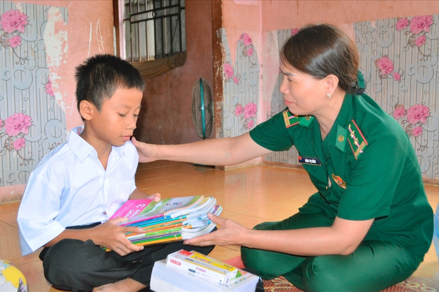 Những đứa con của lính - Viết tiếp giấc mơ học chữ, rèn người