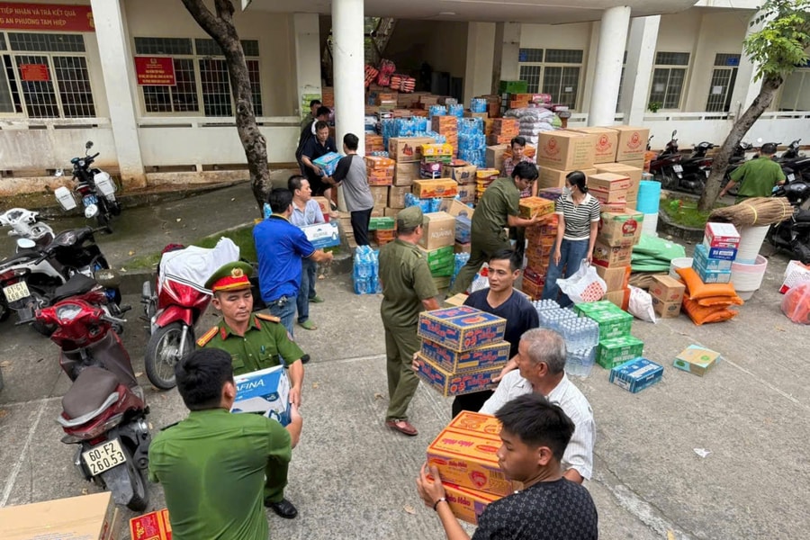 Từ Đồng Nai, hàng trăm tấn hàng cứu trợ lên đường đến các vùng lũ