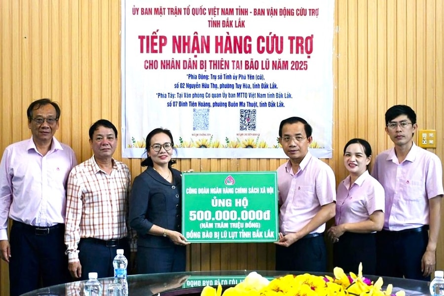 Công đoàn NHCSXH hỗ trợ 500 triệu đồng giúp Đắk Lắk khắc phục hậu quả mưa lũ