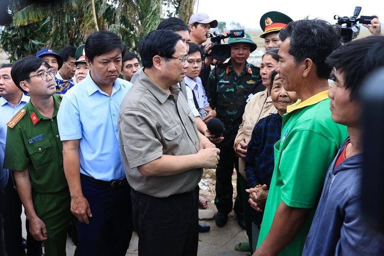 Thủ tướng: Triển khai "chiến dịch Quang Trung" thần tốc dựng lại nhà cho đồng bào bị thiên tai