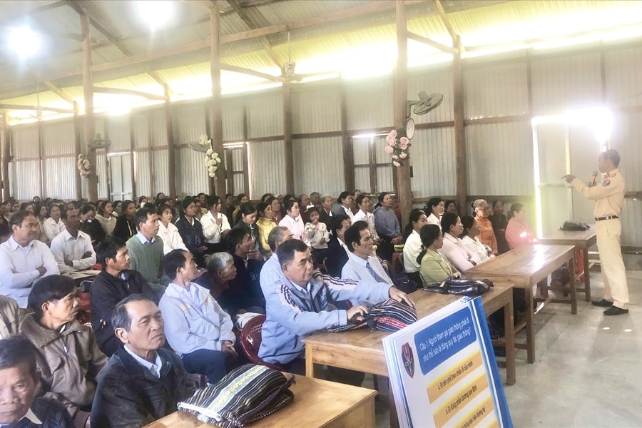 Gia Lai: Tuyên truyền an toàn giao thông cho hơn 400 tín đồ đạo Tin lành
