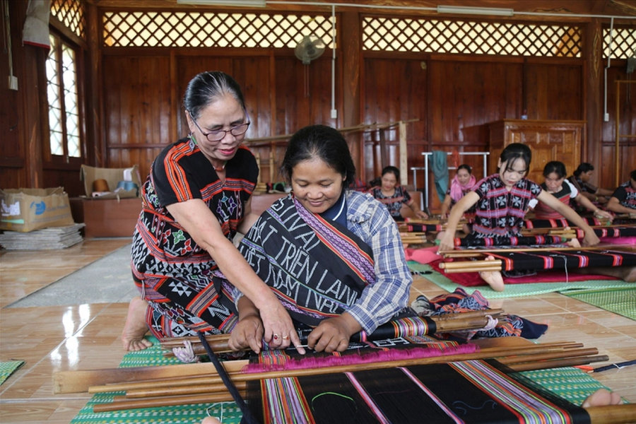 Mô hình kinh tế tập thể tạo sinh kế bền vững cho phụ nữ DTTS