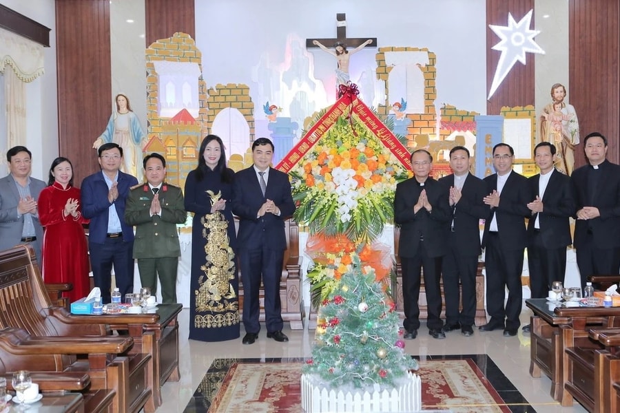 Thanh Hóa chúc mừng Giáng sinh, vun đắp khối đại đoàn kết toàn dân tộc