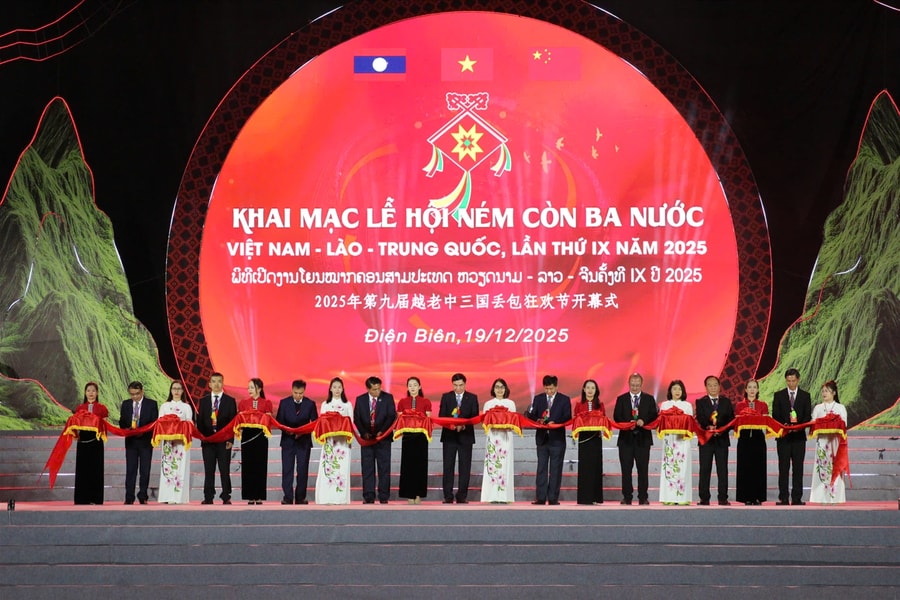 Khai mạc  Lễ hội ném còn 3 nước Việt Nam - Lào - Trung Quốc