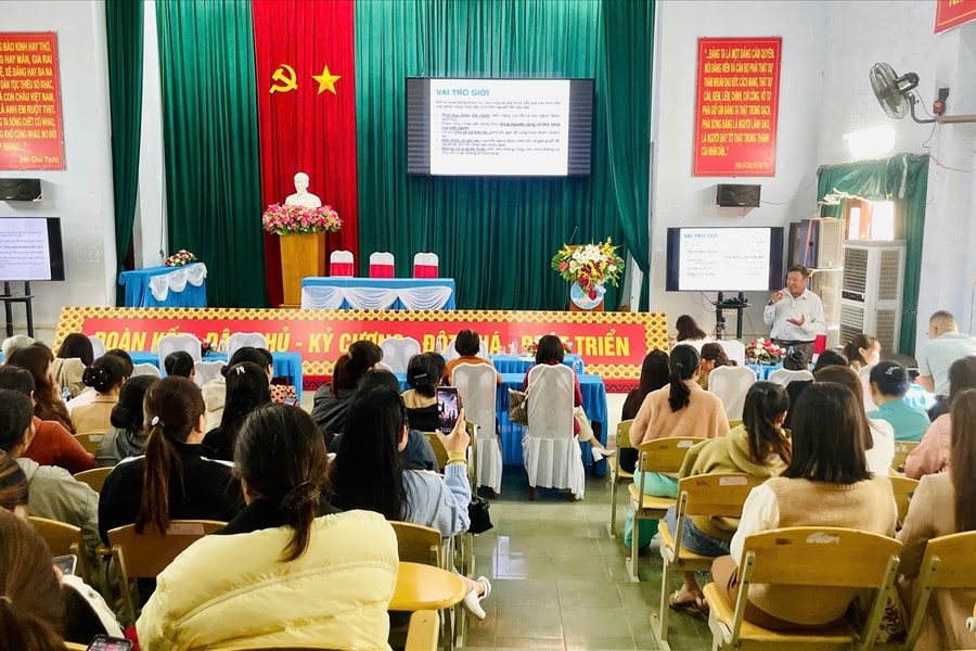 Phụ nữ xã Ea Phê tổ chức truyền thông về bình đẳng giới, xây dựng môi trường an toàn cho phụ nữ, trẻ em