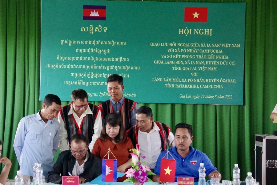 Kết nghĩa dân cư - Mô hình thiết thực góp phần xây dựng biên giới hòa bình, vững mạnh