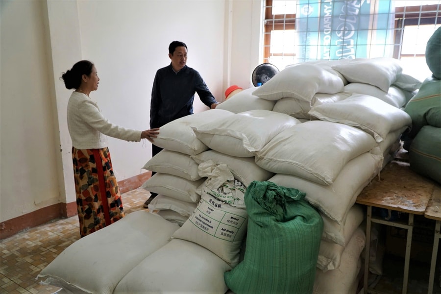 Quảng Ngãi: Vướng mắc từ phụ lục văn bản, trường không thể cấp gạo và tiền hỗ trợ cho 56 học sinh DTTS