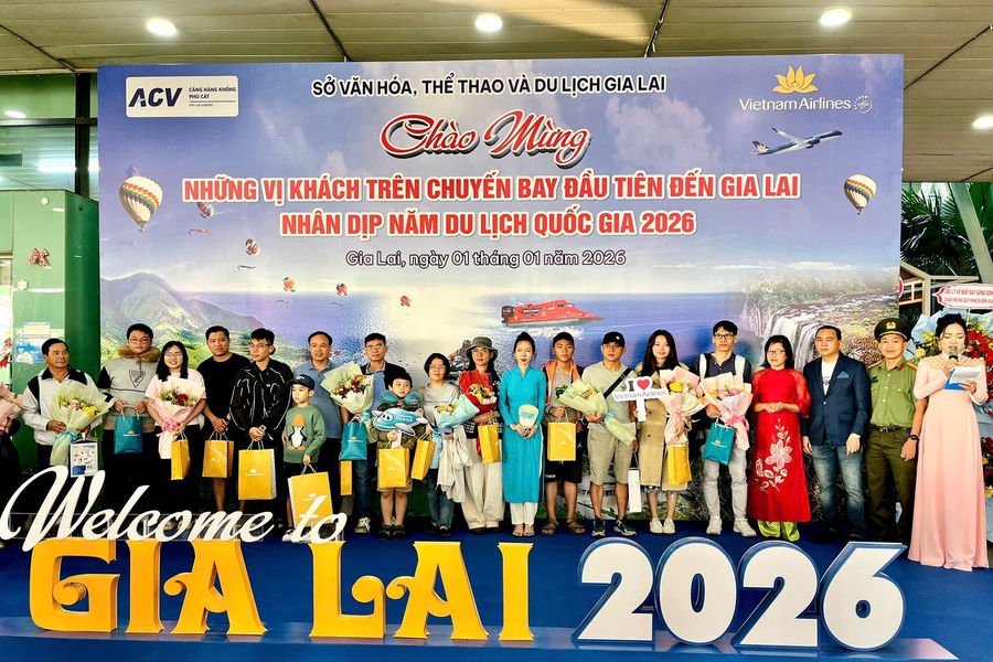 Gia Lai đón những vị khách đầu tiên đến “xông đất” năm 2026