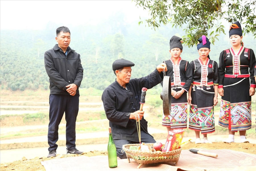 Lên Tây Bắc vui lễ Mừng cơm mới của dân tộc Khơ Mú