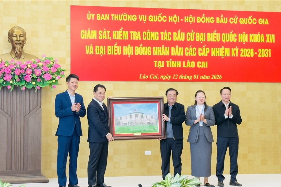 Phó Chủ tịch Quốc hội Lê Minh Hoan kiểm tra công tác chuẩn bị bầu cử tại Lào Cai