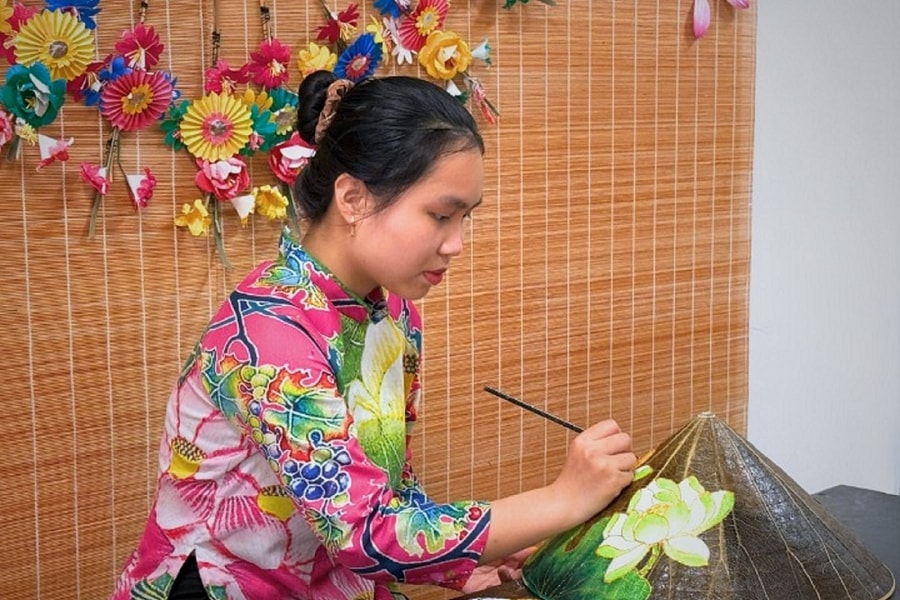 Tâm tình nón Huế