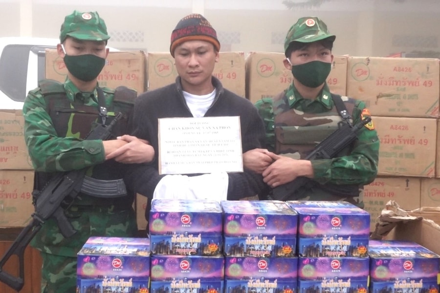 Thanh Hóa: Bắt giữ hơn 1 tấn pháo hoa nổ vận chuyển trái phép từ Lào về Việt Nam