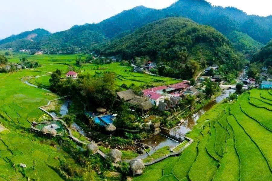 Khám phá văn hóa Thái bên dòng suối Đang
