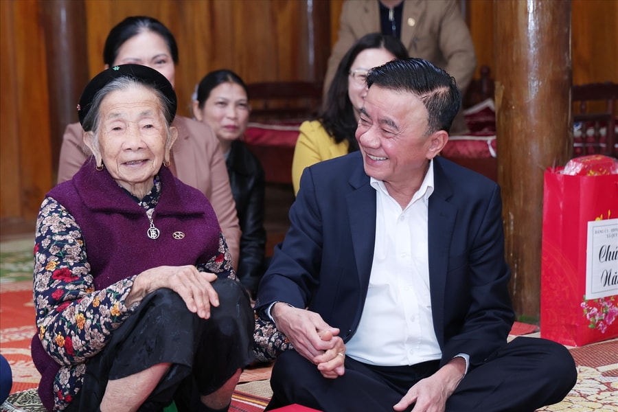 Đồng chí Trần Cẩm Tú thăm, chúc Tết tại tỉnh Lào Cai